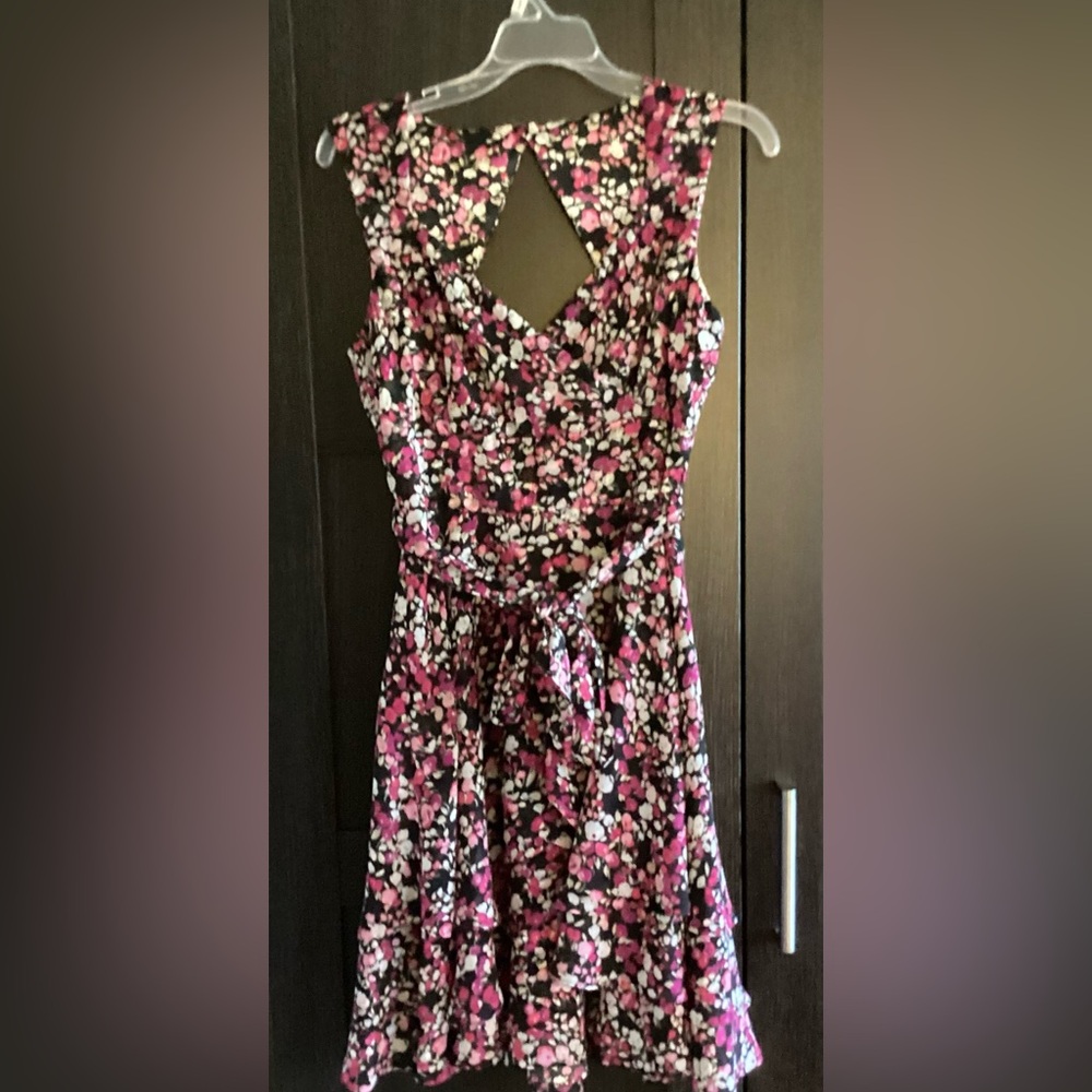 Gorgeous summer dress with sweetheart neckline.